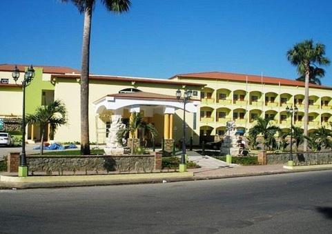 Hotel Novus Caoba Esperanza Bagian luar foto