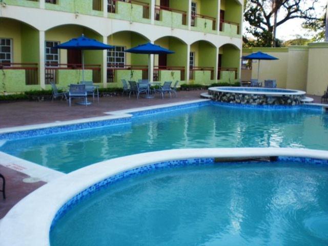 Hotel Novus Caoba Esperanza Bagian luar foto