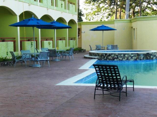 Hotel Novus Caoba Esperanza Bagian luar foto